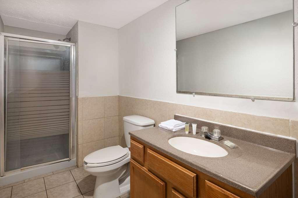 Rodeway Inn Youngstown Bilik gambar